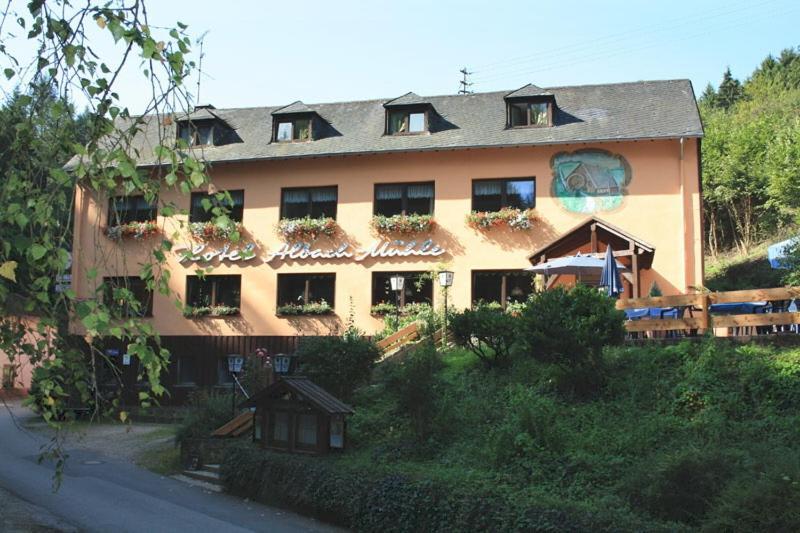 Waldhotel Albachmuehle Mit Albacher Stuben Wasserliesch Kültér fotó